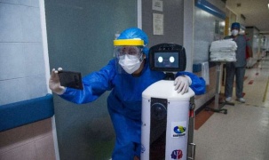 Độc đáo, Robot chăm sóc bệnh nhân COVID-19 