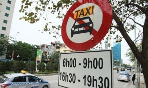 Hà Nội: Khôi phục biển cấm taxi, xe công nghệ trên nhiều tuyến phố