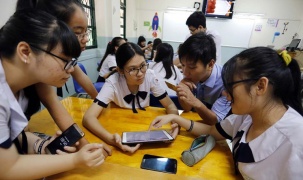 Điểm mới trong thông tư 32 cho phép học sinh dùng điện thoại trong lớp để phục vụ học tập