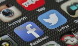 Facebook và Twitter đối mặt án phạt vì không xóa các nội dung vi phạm