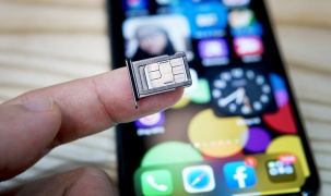 Đổi SIM để khắc phục lỗi nóng máy, hao pin trên iOS 14