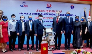 Mỹ trao tặng Việt Nam 100 máy thở hỗ trợ phòng, chống COVID-19