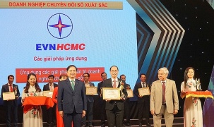 EVNHCMC đoạt giải doanh nghiệp chuyển đổi số xuất sắc
