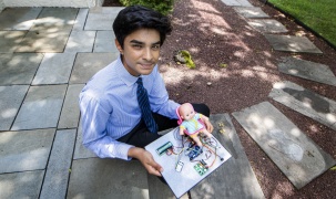 Cậu bé 15 tuổi sáng chế thành công thiết bị cảnh báo bỏ quên trẻ trên xe