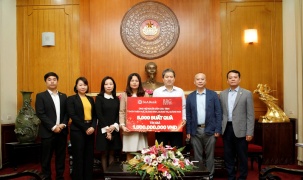 Tập đoàn BRG và ngân hàng SeABank trao tặng hơn 2 tỷ đông chung tay ủng hộ miền Trung