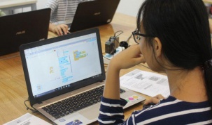 Chuyên gia đào tạo miễn phí về lập trình robot và trí tuệ nhân tạo cho giáo viên