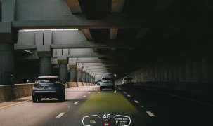 Công nghệ thực tế ảo trên kính ô tô giúp lái xe an toàn