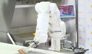 Robot nấu ăn thông minh