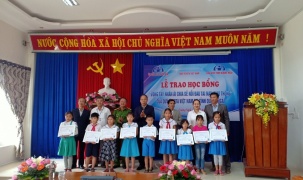 Quỹ Toyota Việt Nam (TVF) tiếp tục trao tặng 9 suất học bổng “Vòng tay nhân ái”