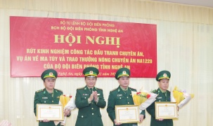 Trao thưởng “nóng” chuyên án NA 1220 về thành tích xuất sắc trong đấu tranh PCTPMT