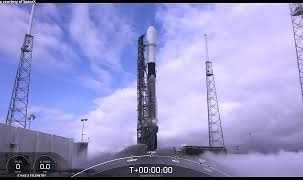  Tên lửa Falcon 9 của SpaceX mang theo 143 vệ tinh lên quỹ đạo Trái Đất tầm thấp.