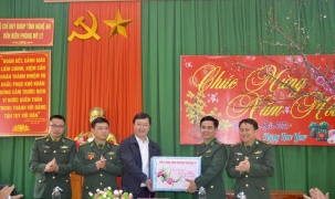 Chủ tịch UBND tỉnh Nghệ An thăm chúc Tết cán bộ chiến sỹ Đồn BP Mỹ Lý