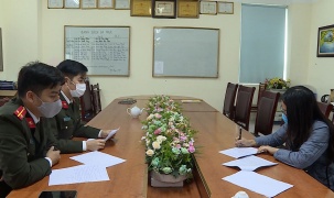 Công an tỉnh Hưng Yên xử phạt 2 người đăng tin giả chữa Covid-19 bằng khăn lạnh và chanh