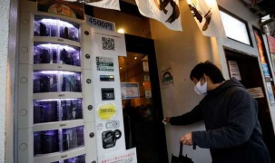 Nhật Bản: Phân phối kit xét nghiệm COVID-19 qua máy bán tự động