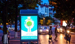 11.000 thùng rác phát sáng bằng năng lượng mặt trời được lắp tại Hà Nội