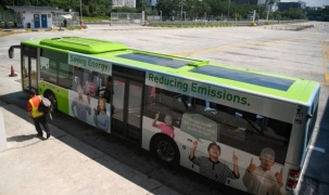 Singapore thử nghiệm xe buýt công cộng lắp tấm pin Mặt Trời