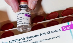Hơn 800.000 liều vắc xin đầu tiên từ Covax đã về Việt Nam