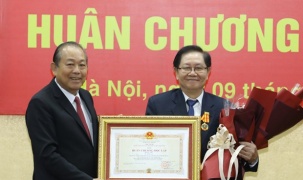 Nguyên Bộ trưởng Nội vụ Lê Vĩnh Tân nhận Huân chương Độc lập hạng Nhì