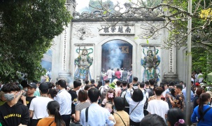 Hơn 30.000 du khách đổ về Đền Hùng trong 2 ngày cuối tuần