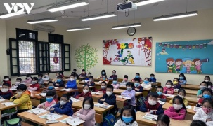 Hà Nội yêu cầu tất cả học sinh đeo khẩu trang đi học