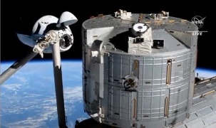 Tàu SpaceX thót tim né mảnh rác vũ trụ trên đường tới ISS 