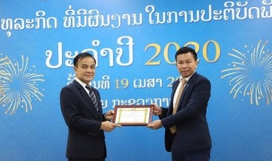 Vietcombank Lào được tặng Bằng khen thực hiện tốt nghĩa vụ thuế năm 2020