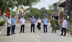 Vĩnh Phúc: Tạm đình chỉ công tác Phó GĐ Sở Y tế và Chủ tịch UBND huyện Bình Xuyên vì chậm tham mưu chống Covid-19