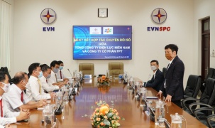 (EVNSPC) ký hợp tác với FPT để thực hiện chuyển đổi số