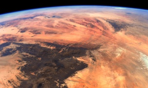 Ảnh Trái Đất trông giống Sao Hỏa được chụp từ ISS