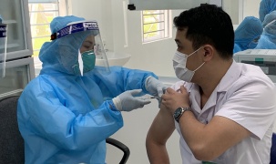 Hà Nội khẩn cấp hỗ trợ Bắc Giang tiêm vaccine phòng Covid-19