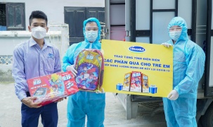 8.400 hộp sữa và quà tặng 1/6 từ Vinamilk vượt đường xa đến với trẻ em Điện Biên giữa mùa dịch