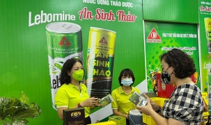 Nhiều người tham gia mua sắm trong ngày Hội Livestream đặc sản OCOP Hà Nội