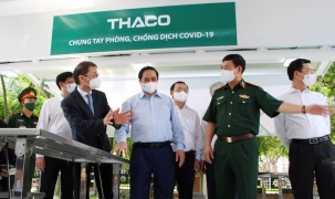 THACO tặng 63 xe chuyên dụng vận chuyển vắc xin và 63 xe tiêm chủng lưu động