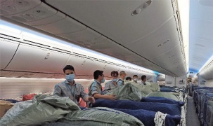 Vietnam Airlines vận chuyển 800 máy thở từ Hà Nội vào TP.HCM để phục vụ chống dịch COVID-19