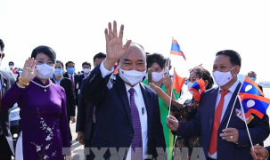 Chủ tịch nước Nguyễn Xuân Phúc tới Thủ đô Viêng Chăn, bắt đầu thăm hữu nghị chính thức Lào