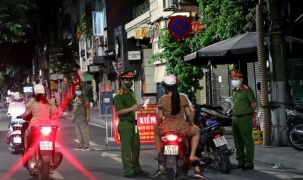 Hà Nội xử phạt 900 trường hợp vi phạm phòng chống dịch trong 1 ngày
