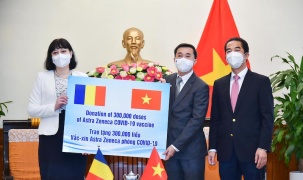Việt Nam tiếp nhận 300 nghìn liều vaccine ngừa Covid-19 do Romania tặng