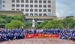 Hơn 400 cán bộ, sinh viên y dược Thủ đô vào Nam chống dịch
