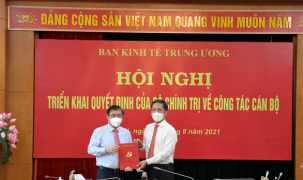 Trao quyết định Phó trưởng Ban Kinh tế Trung ương đối với ông Nguyễn Thành Phong