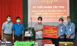 Toyota Việt Nam hỗ trợ thiết bị y tế phòng chống dịch Covid-19 cho Vĩnh Phúc
