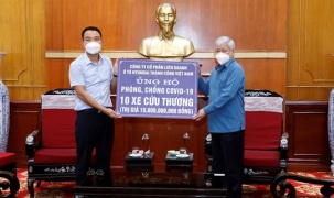  Liên doanh Ô tô Huyndai Thành Công Việt Nam trao tặng 10 xe cứu thương phục vụ chống dịch Covid-19