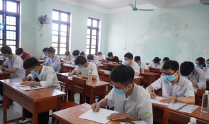 Quảng Bình: Trao tặng 1.000 điện thoại thông minh cho học sinh học trực tuyến
