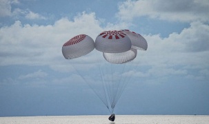 Phi hành đoàn dân sự đầu tiên hạ cánh an toàn sau ba ngày du hành quỹ đạo