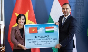 Hungary trao tặng vaccine và vật tư y tế hỗ trợ Việt Nam chống dịch Covid-19