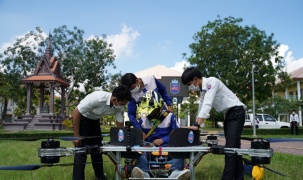 Sinh viên Campuchia chế tạo taxi bay không người lái hỗ trợ cộng đồng