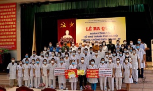 Hà Nội: Khen thưởng 18 đoàn cán bộ y tế các tỉnh, thành phố hỗ trợ xét nghiệm, tiêm vắc xin phòng Covid-19