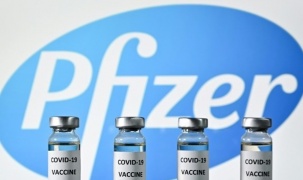 Gần 400.000 liều vắc xin Pfizer đã về tới Hà Nội