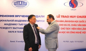 GS, Viện sĩ Châu Văn Minh nhận Huy chương của Viện Hàn lâm Khoa học quốc gia Belarus