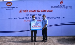 Tập đoàn Dầu khí Việt Nam trao tặng Hậu Giang 2 xe cứu thương phục vụ phòng, chống dịch Covid-19