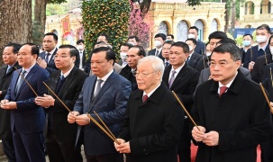 Tổng Bí thư Nguyễn Phú Trọng dâng hương tại Khu Di sản Hoàng thành Thăng Long